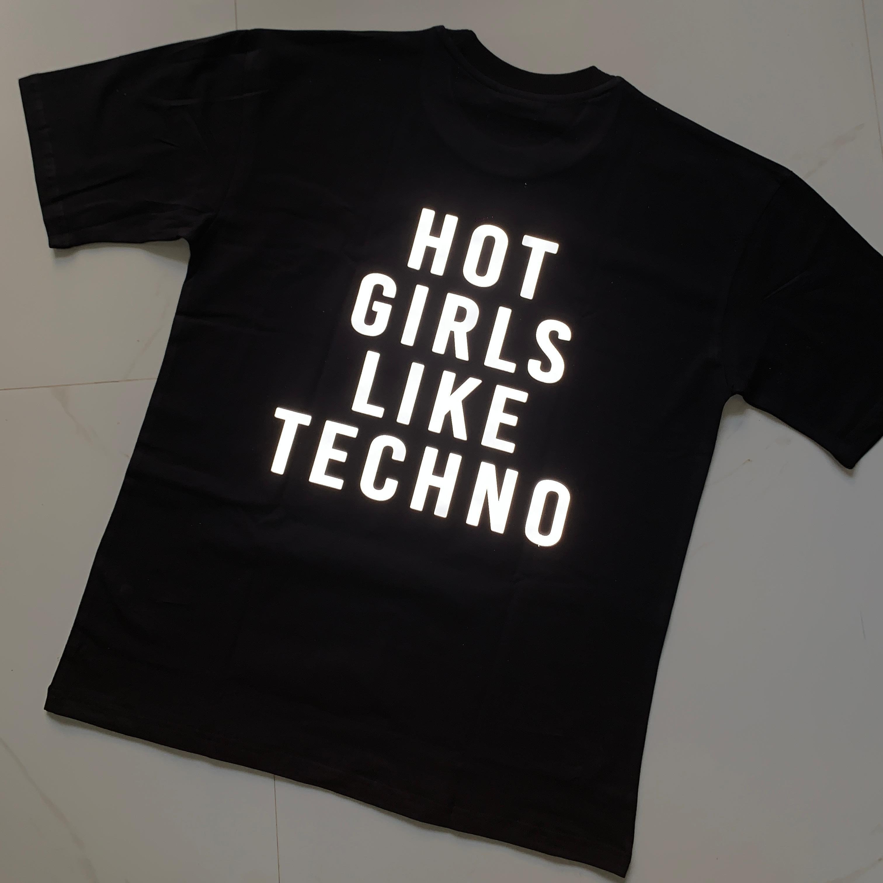 HOT Girls Like Techno Reflective Tshirt