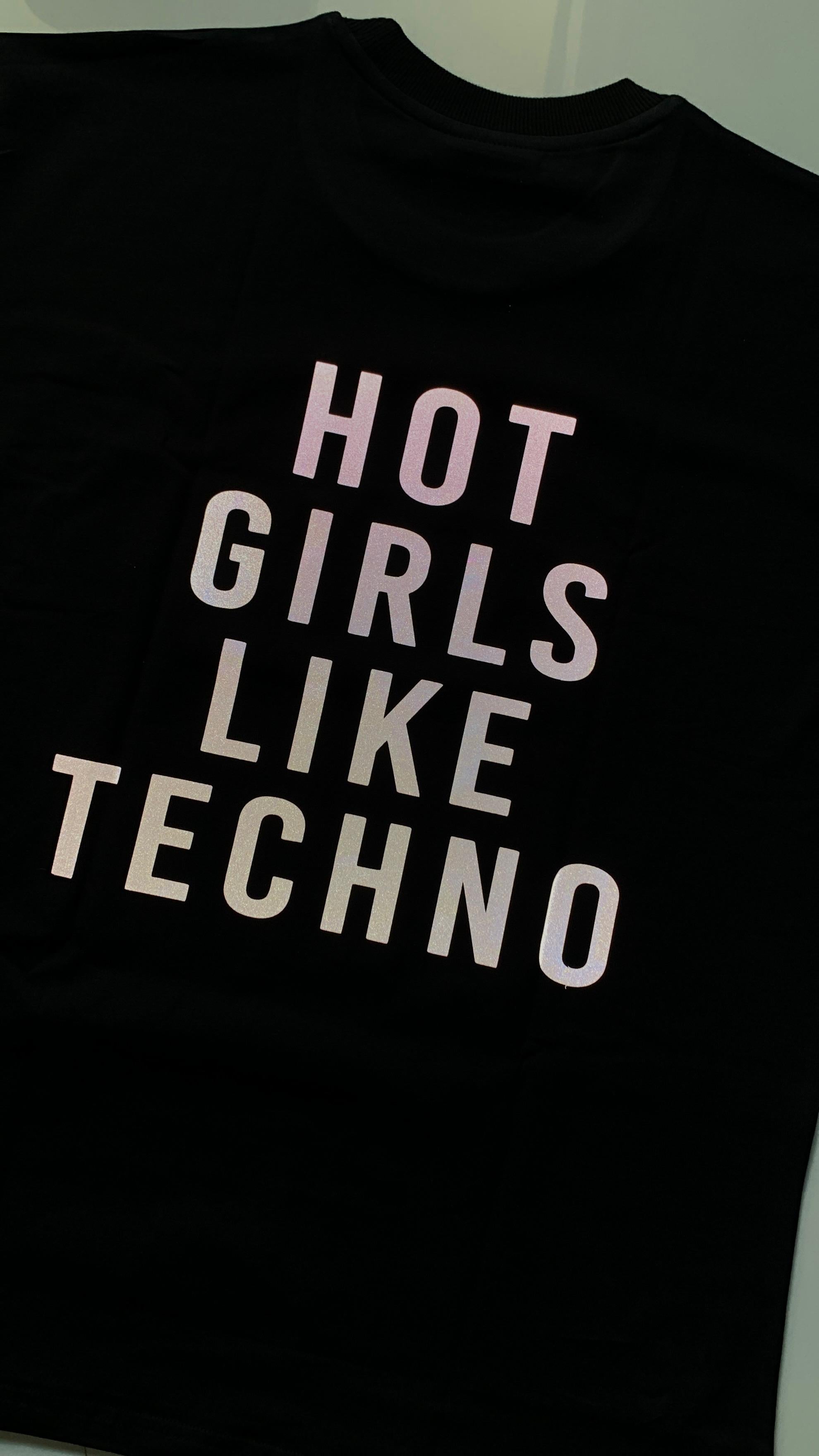 HOT Girls Like Techno Reflective Tshirt